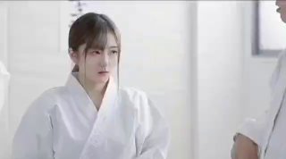 我和继母为她的情人做爱的家庭自拍视频